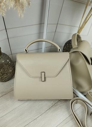 Неймовірно красива та містка сумочка