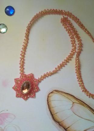 Кулон из чешского бисера, с стекляным кабошоном