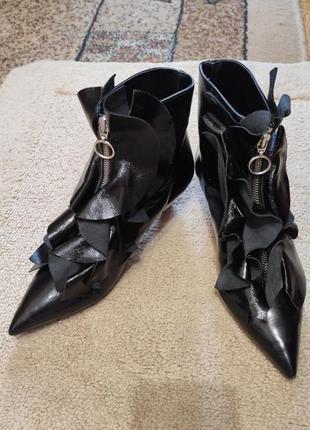 Туфли лаковые с зауженным носком zara basic collection