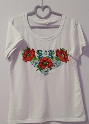 Женская футболка-вышиванка с вышивкой цветов