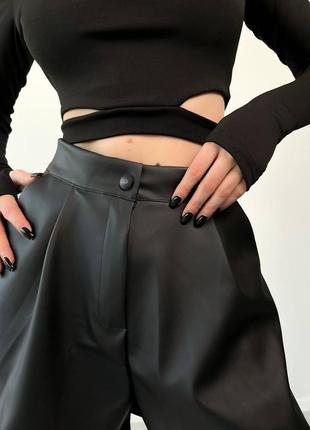 Качественные чёрные бежевые мокко мини шорты кожаные из эко кожи1 фото