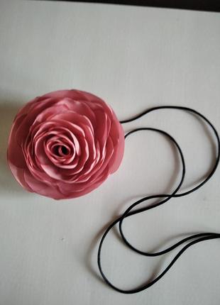 Чокер з рожевою трояндою на шнурі