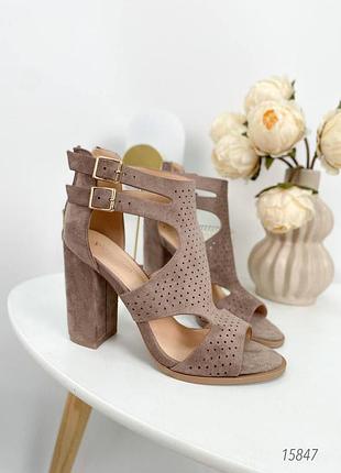 Босоніжки жіночі