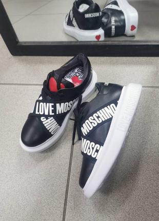 Новые оригинальные кроссовки love moschino