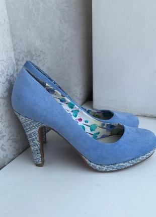 Стильные голубые туфли на каблуке marco tozzi р.38
