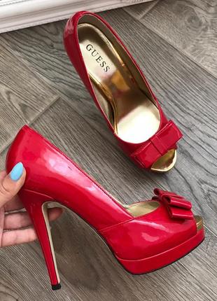 Потрясающие туфли guess