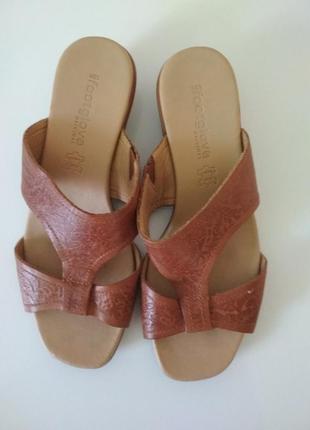 Шльопанці шкіряні