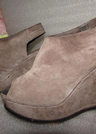 Актуальні замшеві босоніжки на танкетці~ office london~ р 37