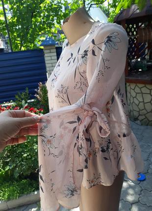 Шикарна пудрова блуза в оригінальний квітковий принт atmosphere4 фото