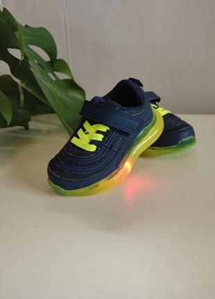 Светящаяся обувь с лед подсветкой подошвы3 фото