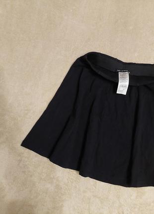 Классическая черная мини юбка полусолнце terranova трикотажная юбочка солнцеклешь2 фото