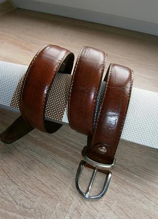 Красивый женский ремень из натуральной кожи.