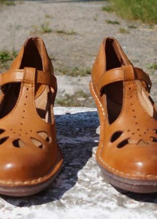 Шкіряні жіночі туфлі clarks artisan3 фото