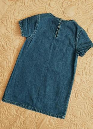Стильное джинсовое платье сарафан платье next для девочки с вышивкой цветы 5 р джинс7 фото