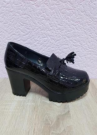 Женские туфли лак