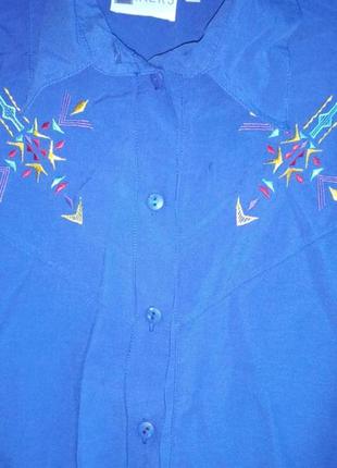 Яскрава сорочка з вишивкою. фірма mixers.