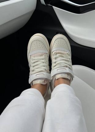 Супер стильные кроссовки адедас adidas forum new beige10 фото