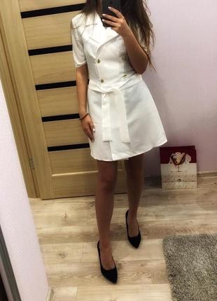 Біле плаття-піджак