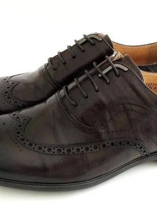 Чоловічі шкіряні класичні туфлі в коричневому кольорі1 фото