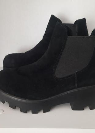 Челсі чорні замшеві.