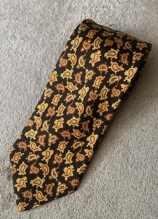 Шелковый галстук англия london принт турецкий огурец хаотичный мелкий цвет черный  желтый