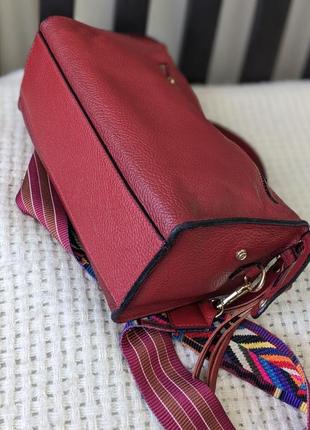 Брендовая, итальянская кожаная сумка с оригинальным тканевым ремнем3 фото