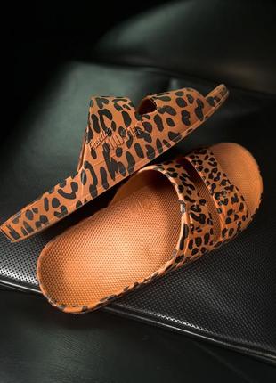 Шлепки леопардовые