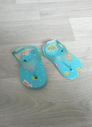 Новые босоножки для девочки