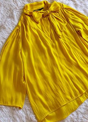 Яркая желтая сатиновая рубашка zara с бантом6 фото