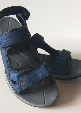 Спортивные сандалии