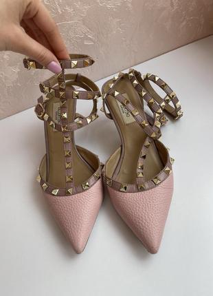 Лодочки valentino garavani rockstud1 фото