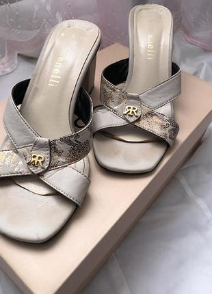 Шльопанці жіночі шкіряні на каблуку