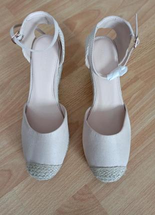 Босоножки красивые