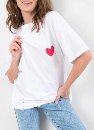 Женская футболка оверсайз с рисунком сердце