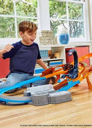 Великий трек hot wheels monster trucks scorpion raceway boosted set в наявності4 фото