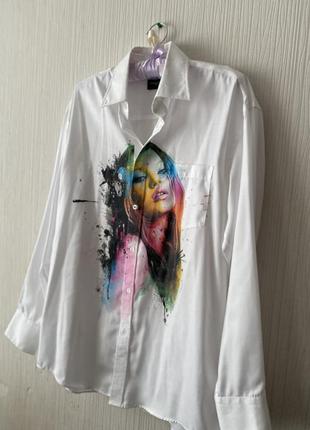 Белая рубашка мужского кроя oversized с художественным принтом7 фото