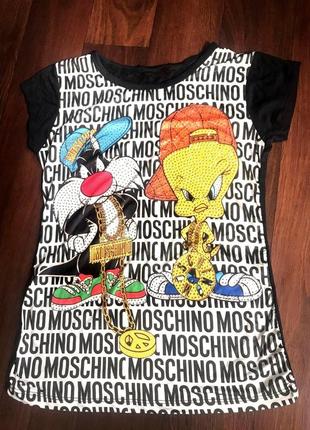 Футболка в стилі moschino