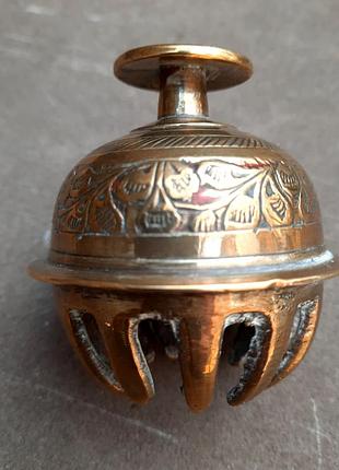 Декоративный индийский бубенчик.