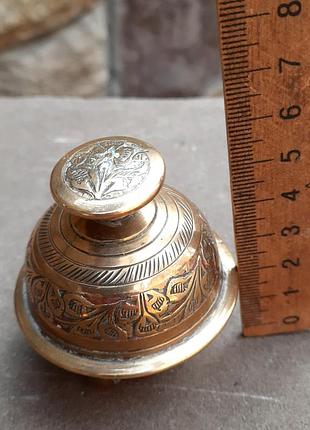 Декоративный индийский бубенчик.