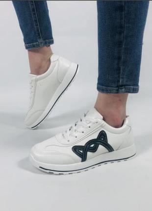 Кросівки білі з чорним на товстій підошві2 фото