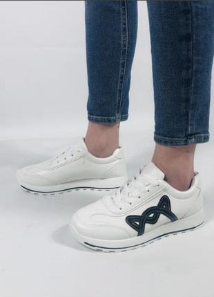 Кросівки білі з чорним на товстій підошві7 фото