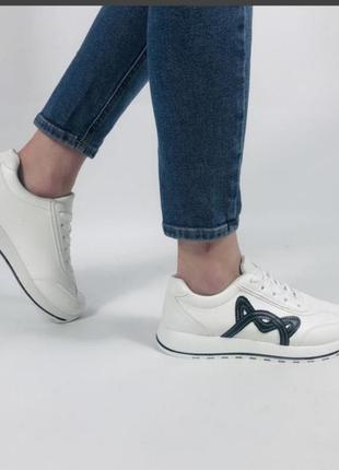 Кросівки білі з чорним на товстій підошві8 фото