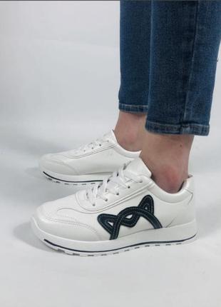 Кросівки білі з чорним на товстій підошві9 фото