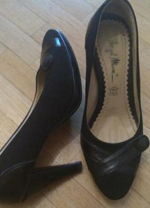 Чудові туфельки шкіра