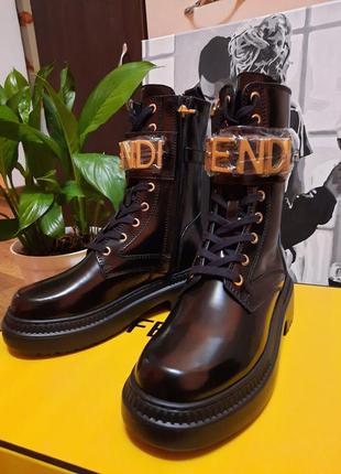 Ботинки от fendi
