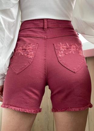 Рожеві джинсові шорти з вишивкою 1+1=35 фото