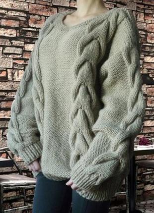 Вязаный объёмный жіночий свитер с косами.2 фото