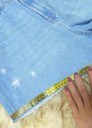 Джинсовые шорты mom с высокой талией и обрезаным краем7 фото