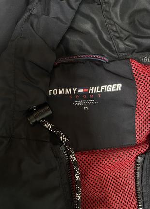 Трендовый женский бомбер tommy hilfiger Round