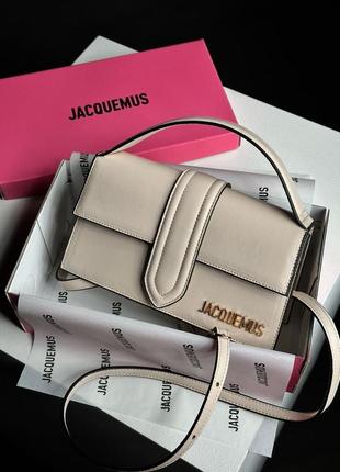 Женская стильная бежевая сумка jacquemus тренд сезона
